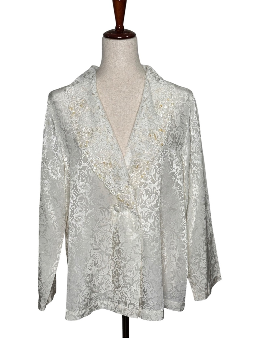 Vintage Val-Mode Made in USA Lace-Trim Beaded Satin Jacquard Lounge Jacket. S